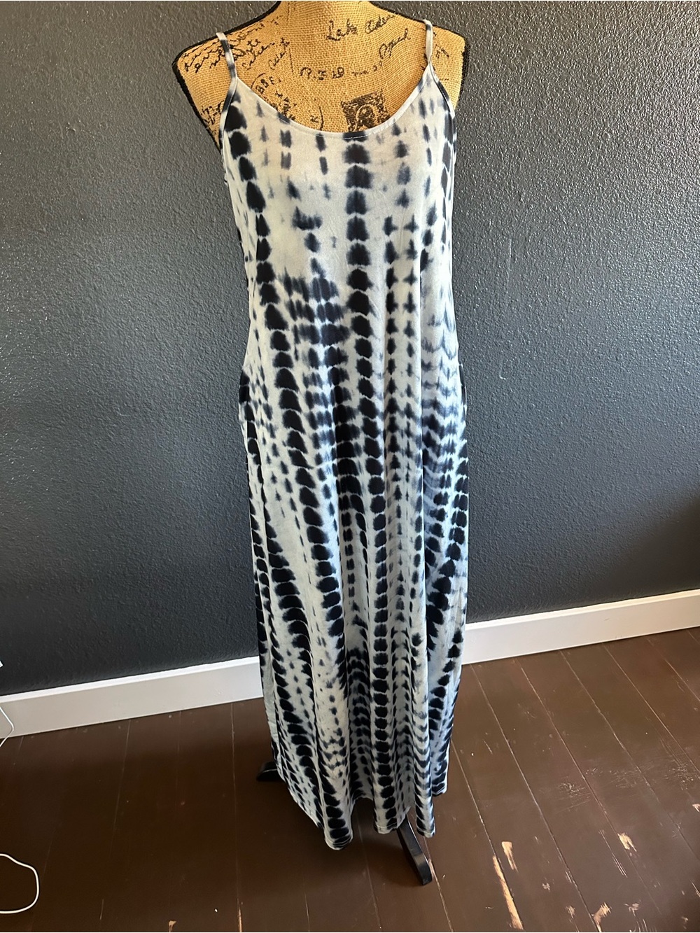 Blue Tie Dye Maxi Dress Medium Boho Flowy Sleeveless Pockets Summer